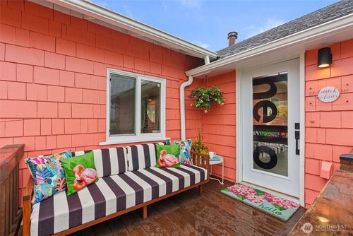 106 1st St E, South Bend, WA, 98586-4906 | Card Image