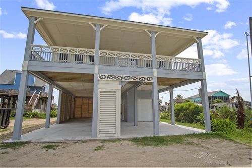 867 Bavers Ln, Crystal Beach, TX, 77650-2860 | Card Image