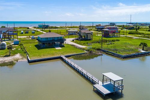 1040 N Gayle St, Gilchrist, TX, 77617 | Card Image