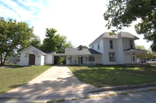 327 E Chestnut St, Bolivar, MO, 65613-1665 | Card Image