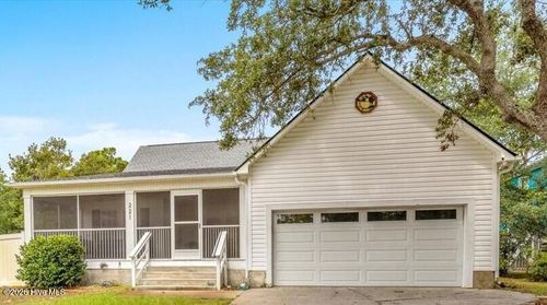 221 Ne 60th St, Oak Island, NC, 28465-4704 | Card Image