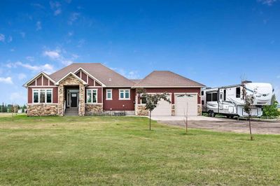 349050 Tamarack Dr E, House detached with 4 bedrooms, 3 bathrooms and null parking in Foothills AB | Image 1