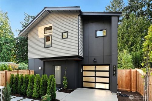 13049 39th Ave Ne, Seattle, WA, 98125-4613 | Card Image