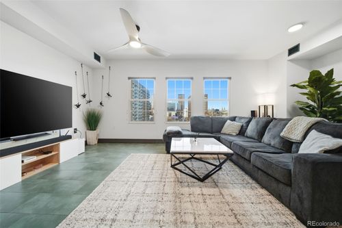 6g-n-975 N Lincoln St, Denver, CO, 80203-2725 | Card Image