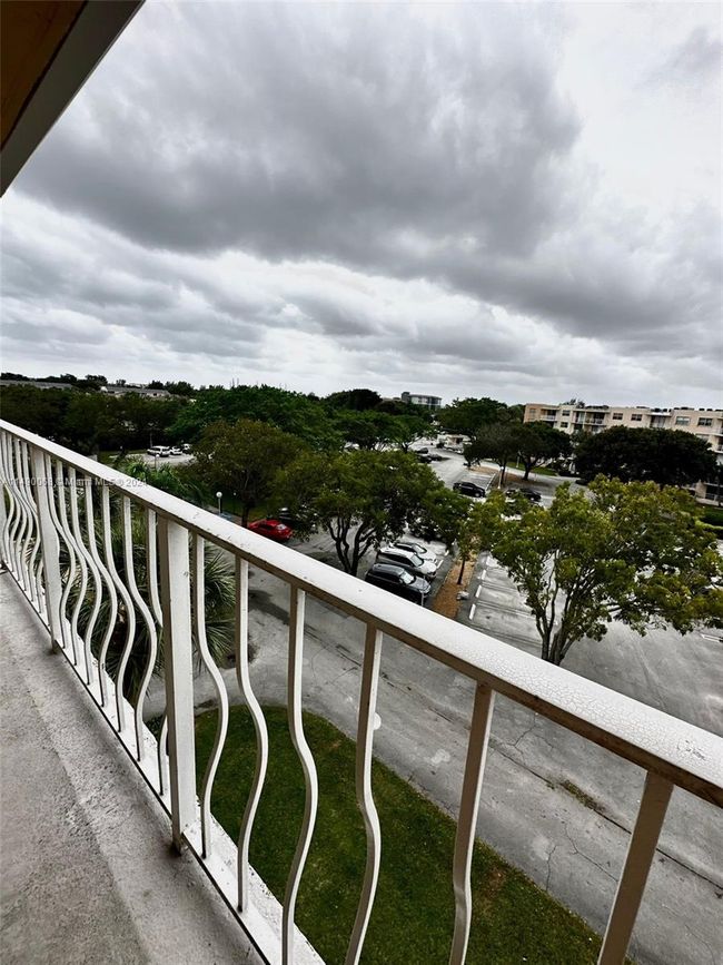 APT-5N - 480 Executive Center Dr, Condo with 2 bedrooms, 2 bathrooms and null parking in West Palm Beach FL | Image 16