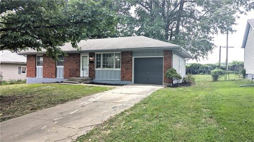 4002 S Hocker Avenue, Independence, MO, 64055 | Card Image