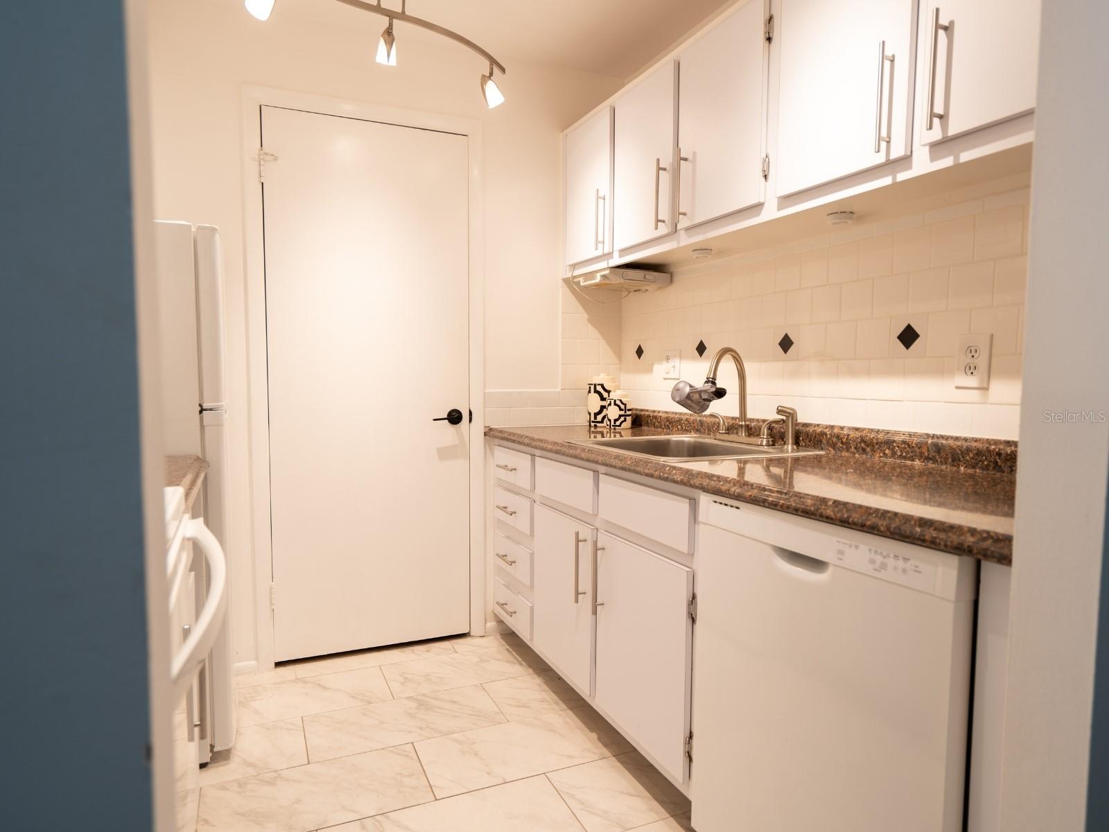Residential Lease in SARASOTA 5