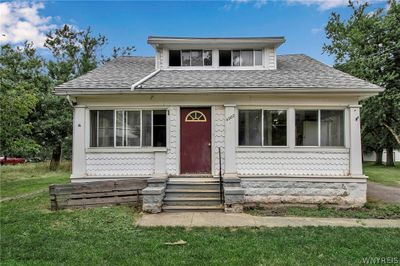 4982 Seneca Street, Home with 3 bedrooms, 2 bathrooms and null parking in West Seneca NY | Image 3