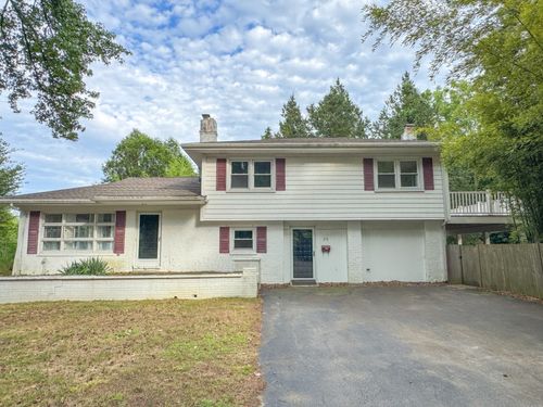 28 Hill Top Dr, East Greenwich, RI, 02818-4025 | Card Image