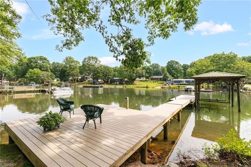 7232 Executive Cir, Denver, NC, 28037-8212 | Card Image