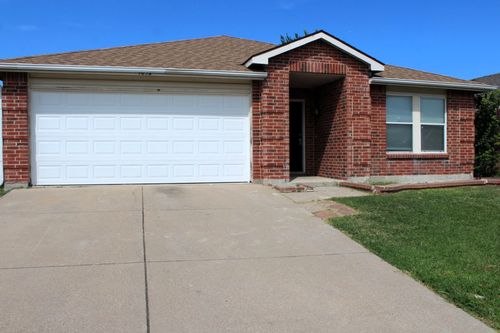 9032 Napa Valley Trl, Fort Worth, TX, 76244-6282 | Card Image