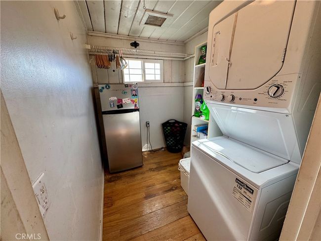 Large Inside Laundry Room | Image 32