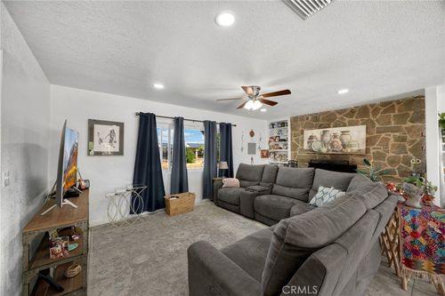 14975 Gayhead Rd, Apple Valley, CA, 92307-3447 | Card Image