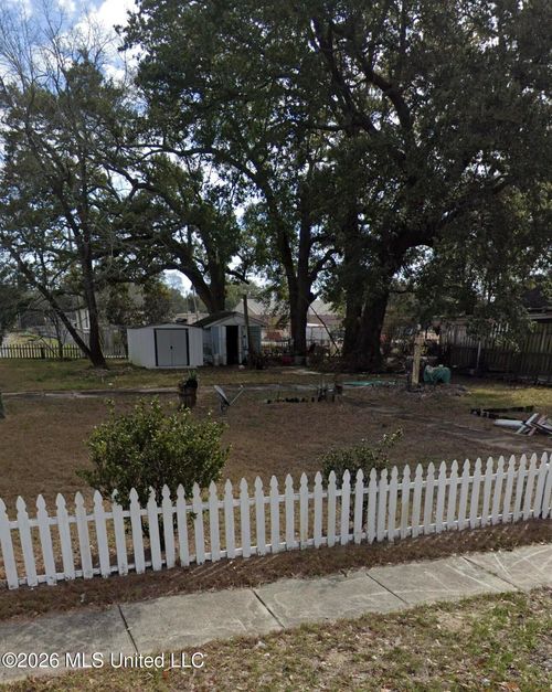 1720 Eastward Dr, Gulfport, MS, 39501-3949 | Card Image
