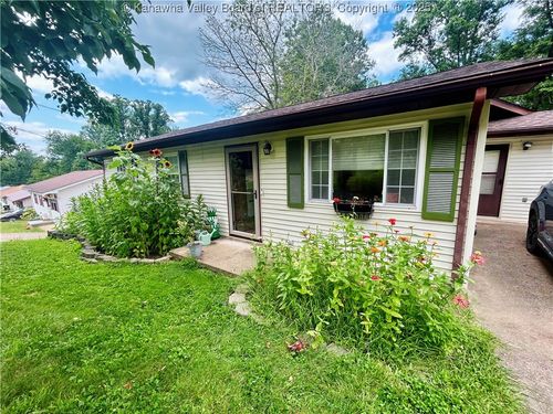 30 Beaver Dr, Hurricane, WV, 25526-9396 | Card Image