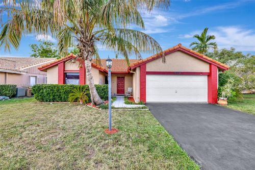 5911 Epsom Ln, Davie, FL, 33331-2592 | Card Image