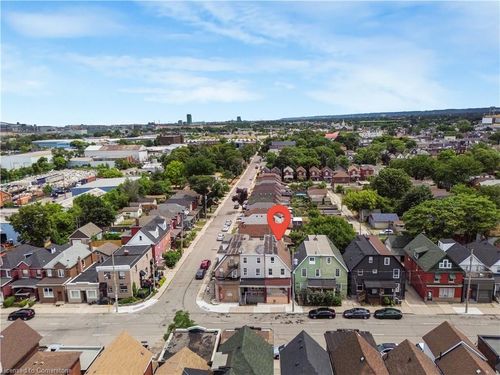 204 Sherman Ave N, Hamilton, ON, L8L6M9 | Card Image