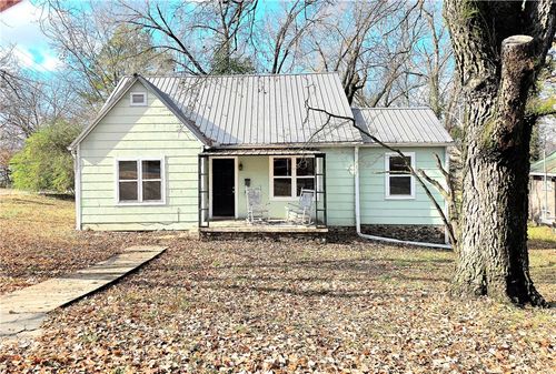 424 S Vine St, Harrison, AR, 72601-5112 | Card Image