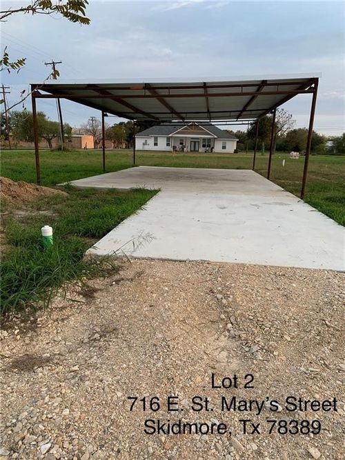 716 E St Marys St, Skidmore, TX, 78389 | Card Image