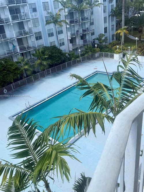 512-488 Nw 165th Street Rd, Miami, FL, 33169-6463 | Card Image