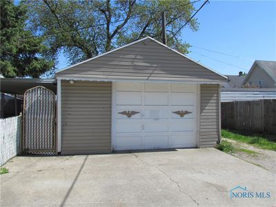 216 Licking Street, House other with 3 bedrooms, 1 bathrooms and 2 parking in Toledo OH | Image 3