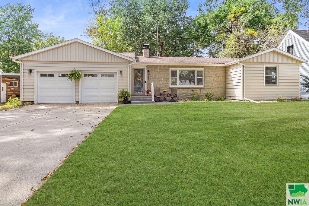 Roosevelt Ave, Sheldon, IA 51201