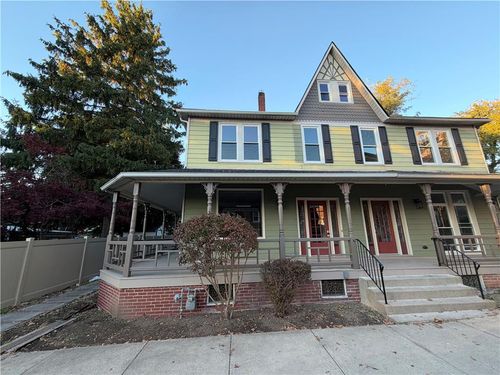 18 W Center St, Nazareth, PA, 18064-2001 | Card Image