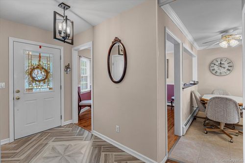 20 Revelyn Ct, Sayville, NY, 11782-2036 | Card Image