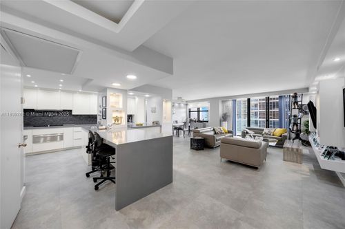 16u-9801 Collins Ave, Bal Harbour, FL, 33154-1815 | Card Image