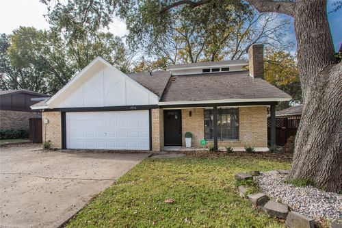 1918 Longmeadow Dr, Arlington, TX, 76015-4039 | Card Image