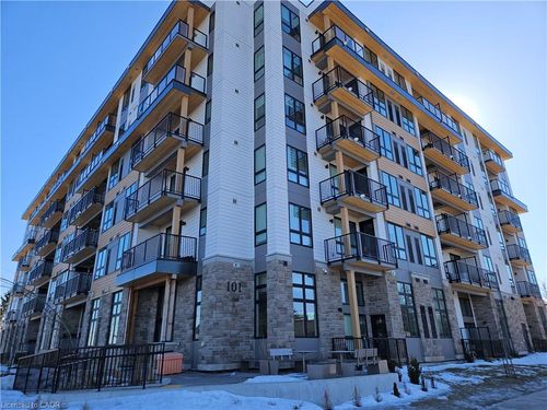 313-101 Golden Eagle Rd, Waterloo, ON, N2V0H4 | Card Image