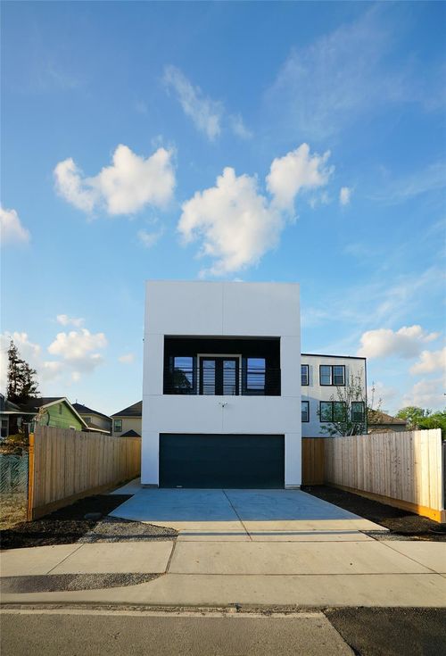 5014 Creekmont Dr, Houston, TX, 77091-5142 | Card Image
