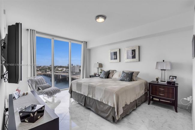 APT-1002 - 1881 79 Th Street Cswy, Condo with 2 bedrooms, 3 bathrooms and null parking in North Bay Village FL | Image 18
