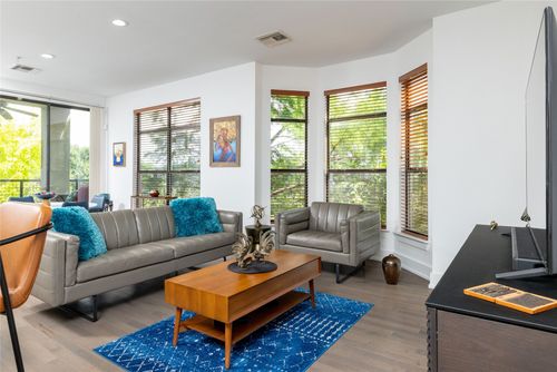 apt-330-4333 Gilbert Ave, Dallas, TX, 75219-7908 | Card Image