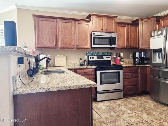 Kitchen | Image 12