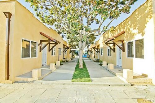 626 W 59th Pl, Los Angeles, CA, 90044-6310 | Card Image