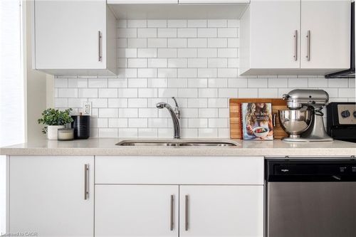 101-690 King St W, Kitchener, ON, N2H | Card Image