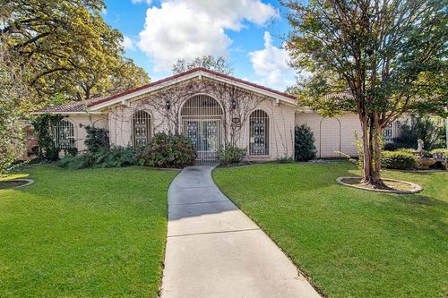 849 Wheelwood Dr, Hurst, TX, 76053-3869 | Card Image