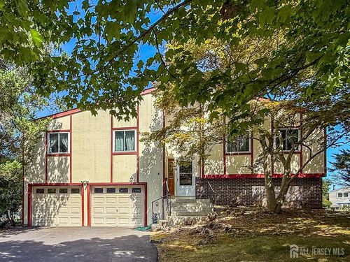 4 Donner Ct, MONMOUTH JUNCTION, NJ, 08852-2945 | Card Image
