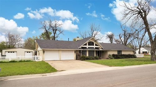 421 E Martin Avenue, Pauls Valley, OK, 73075 | Card Image