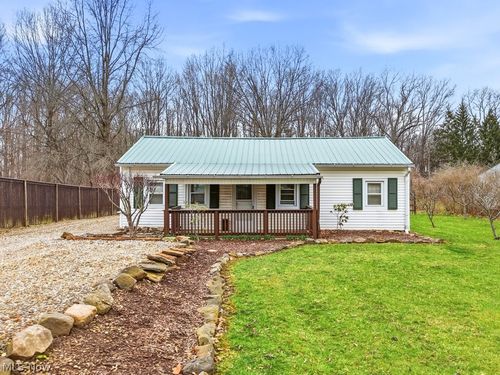 121 Meadowridge Rd, Mogadore, OH, 44260-1047 | Card Image