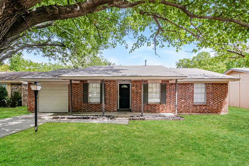 3025 Montclair Pl, Denton, TX, 76209-4823 | Card Image
