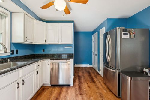 842 Beech St, Manchester, NH, 03104-3137 | Card Image