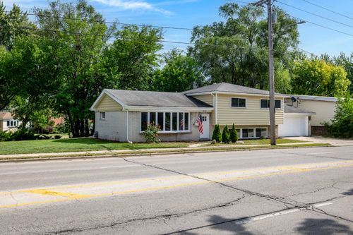 8717 Gross Point Rd, Skokie, IL, 60077-2170 | Card Image