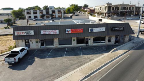 116 S Us Highway 281, Marble Falls, TX, 78654-5702 | Card Image