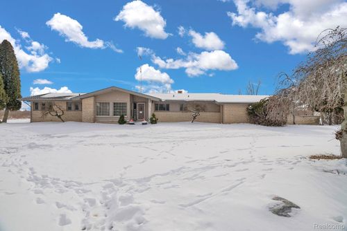 6800 Peck Rd, Lexington, MI, 48450-8302 | Card Image