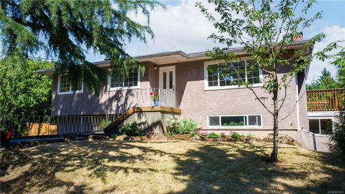 1008 Kenneth St, Saanich, BC, V8X2Z4 | Card Image