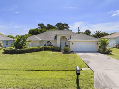 2251 Se Maize Street Se, House other with 3 bedrooms, 2 bathrooms and null parking in Port St Lucie FL | Image 1