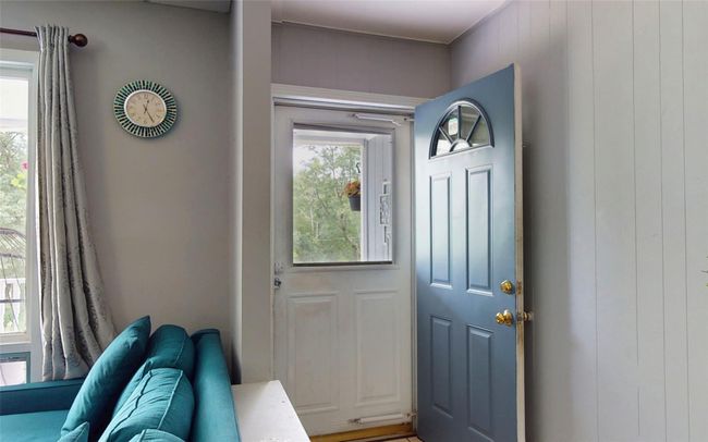 View of foyer entrance | Image 13