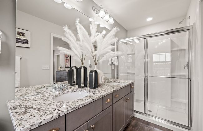 Secondary Suite Bathroom | Image 12